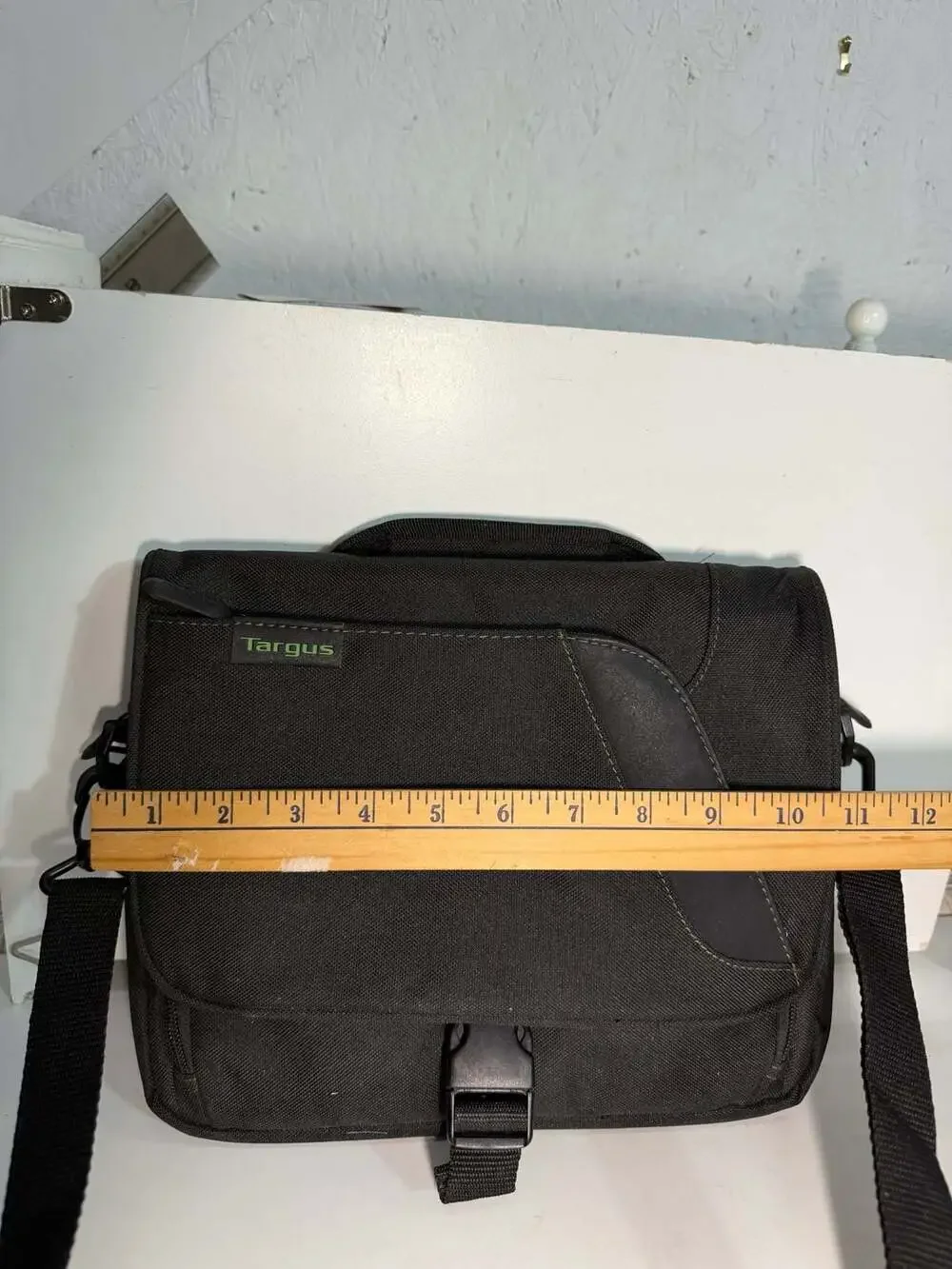 Targus Spruce Mini Messenger Tablet and Netbook Bag